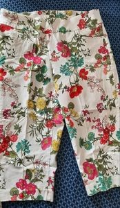 Floral print capris